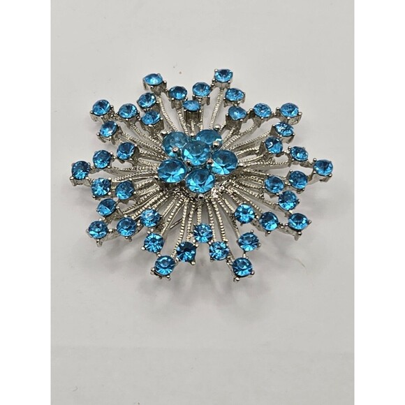 Vintage Silver Tone Brooch with Blue Crystals Starburst Vintage Rhinestone Round - Picture 3 of 8